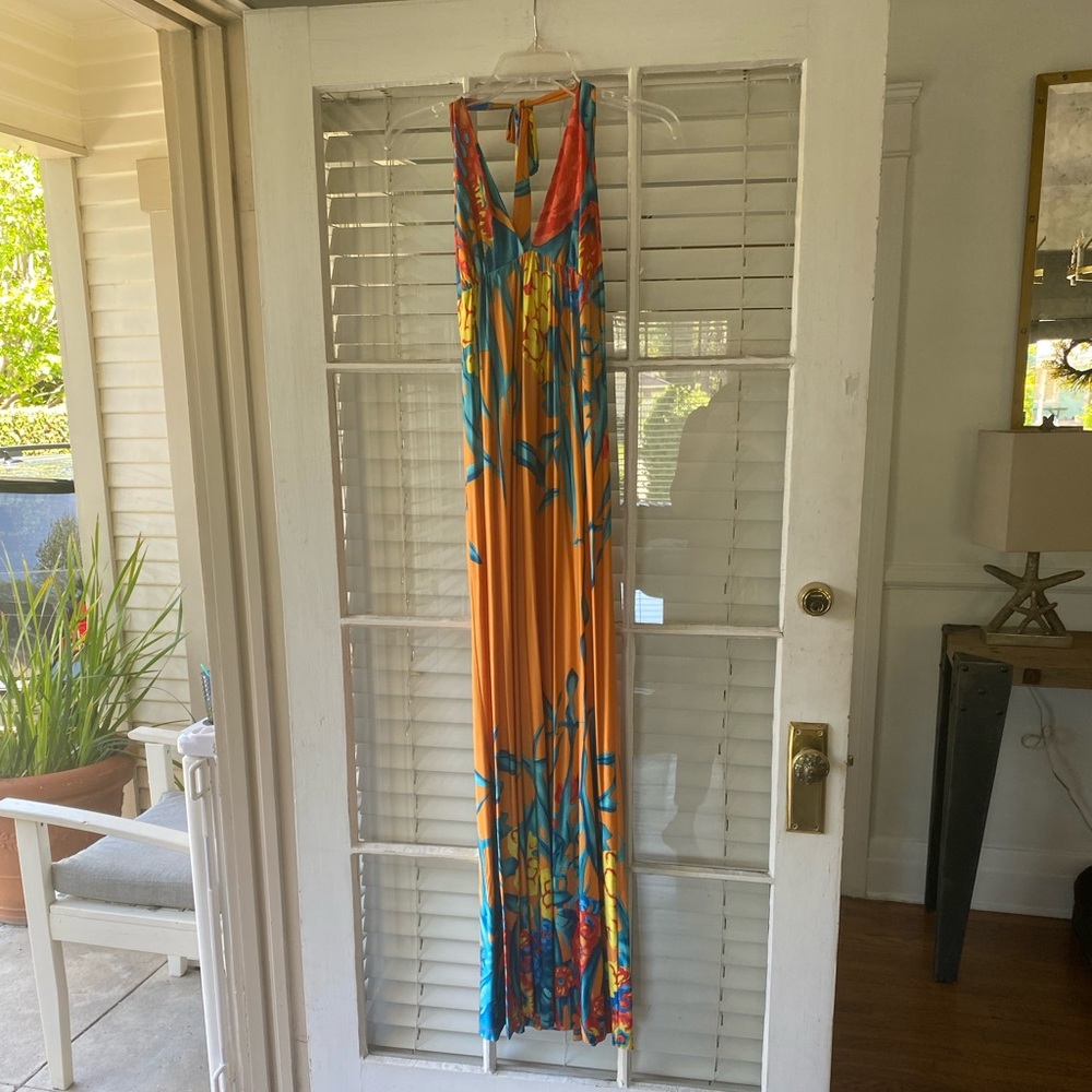 Beautiful flower long maxi dress fits either small or medium